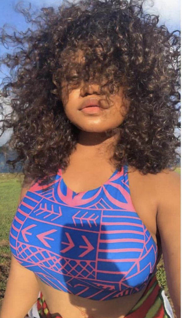 _itslenlen_'s tweet photo. @fjgoldylocks Full Polynesian Mother &amp; Melanesian (PNG)/Asian/Hispanic Father - Head full of natural curls, living in Samoa and loving ALL MY ISLANDERS 🌺🌴 https://t.co/x4vioEBpW4