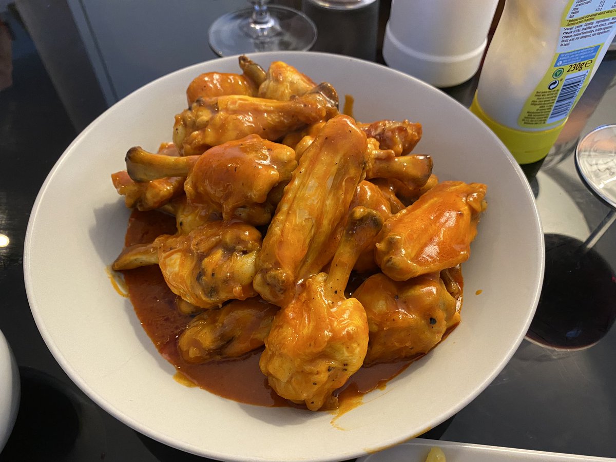 EimearMcCormack's tweet photo. Homemade buffalo chicken wings in chez Eimear. Oh yeah.......  #notjustforme https://t.co/ituPQFaWtK