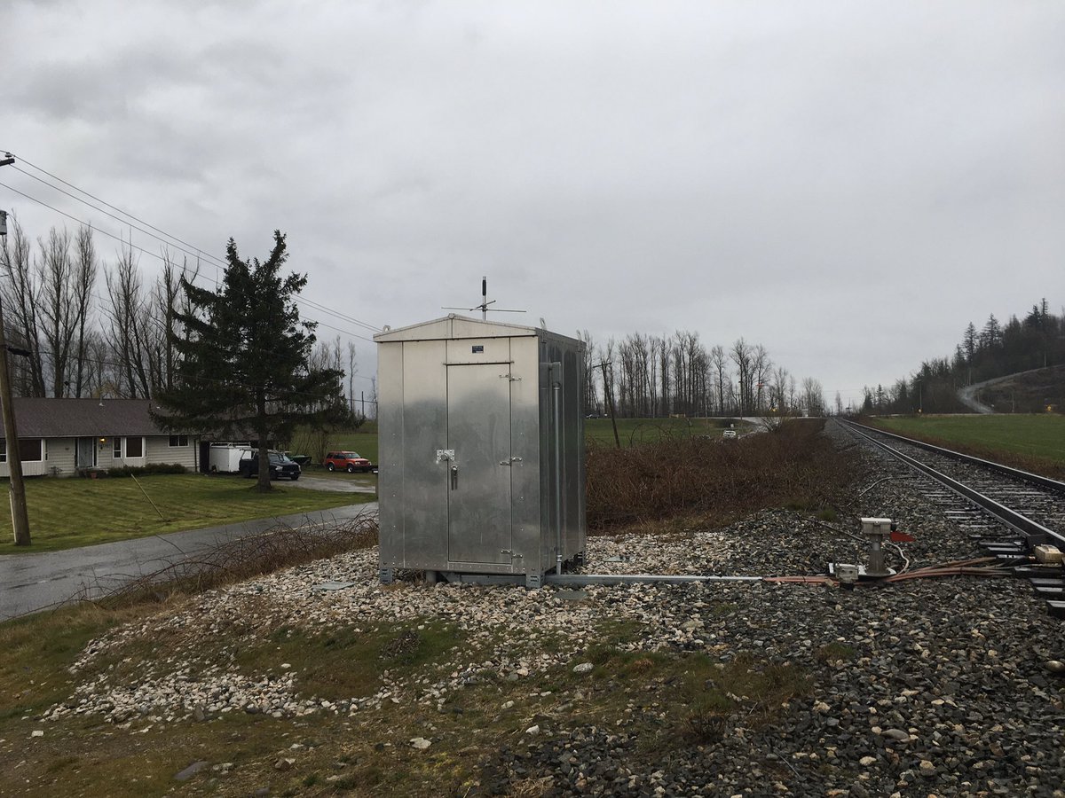 AlexTheBCOLBoy's tweet photo. Hotbox detector at mile 84.9 CN Yale Subdivision, Sumas Mtn, Abbotsford. 03/28/2020 #cnyalesub #canadiannational #cnrail #fraservalley #hotboxdetector #defectdetector https://t.co/kKXtlq7Yhw