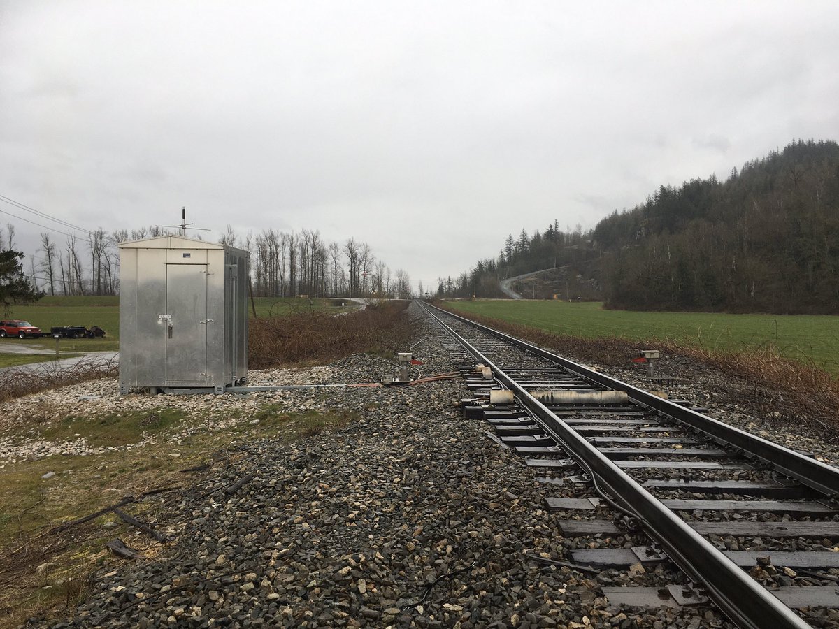 AlexTheBCOLBoy's tweet photo. Hotbox detector at mile 84.9 CN Yale Subdivision, Sumas Mtn, Abbotsford. 03/28/2020 #cnyalesub #canadiannational #cnrail #fraservalley #hotboxdetector #defectdetector https://t.co/kKXtlq7Yhw