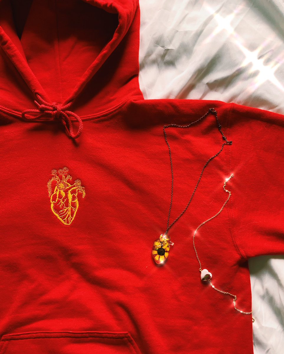 buggirl's tweet photo. 🌼 GIVEAWAY 🌼

to show my appreciation for all of the love n support my art n i receive♥️

winner will receive an anatomical heart pendant, a heart shaped rose bud necklace, and one of my embroidered heart hoodies that haven’t been released yet!

to enter: rt + follow
(ends 4/8) https://t.co/qlNHQBpswd