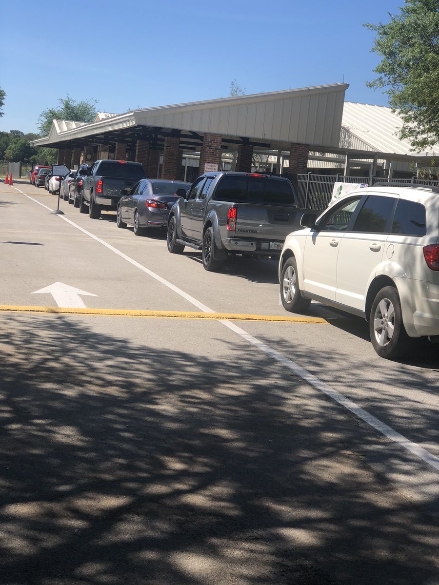 Saddlewood_MCPS's tweet image. Today we passed out more Chromebook devices for students to start online learning. We will be distributing more tomorrow from 11-1. @BenWhitehouse98