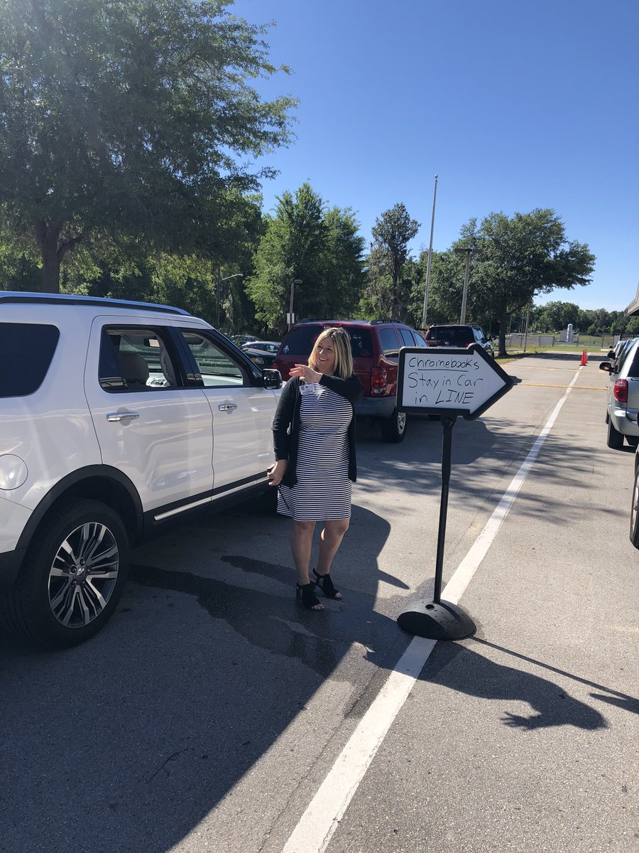 Saddlewood_MCPS's tweet image. Today we passed out more Chromebook devices for students to start online learning. We will be distributing more tomorrow from 11-1. @BenWhitehouse98