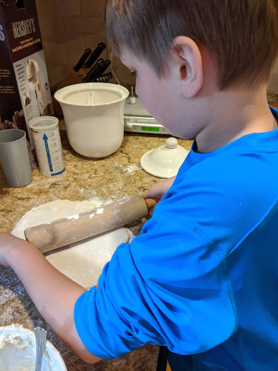 falcone103's tweet photo. For #extracredit during remote learning time, the sixth graders @scsnorwood had a chance to bake something that Mattie in #Fever1793 would sell at her coffeehouse. Cinnamon rolls were a big hit and this apple pie looks delicious! #GreatJobStudents #ImCravingCinnamonRollsNow https://t.co/3uwHSzmTdy
