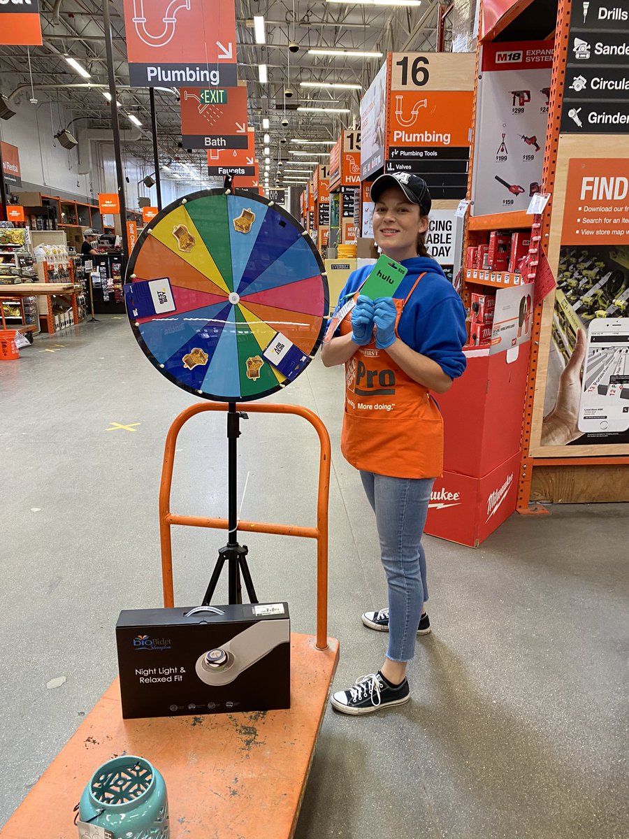 Lesmile0401's tweet photo. Great to have our associates during these challenging times! Thanking them with a few giveaways! Reminding them how much we appreciate all that they do!  #D174 #Team6632  @HD6632 @homedepotd174 https://t.co/ZHyafsaXvP