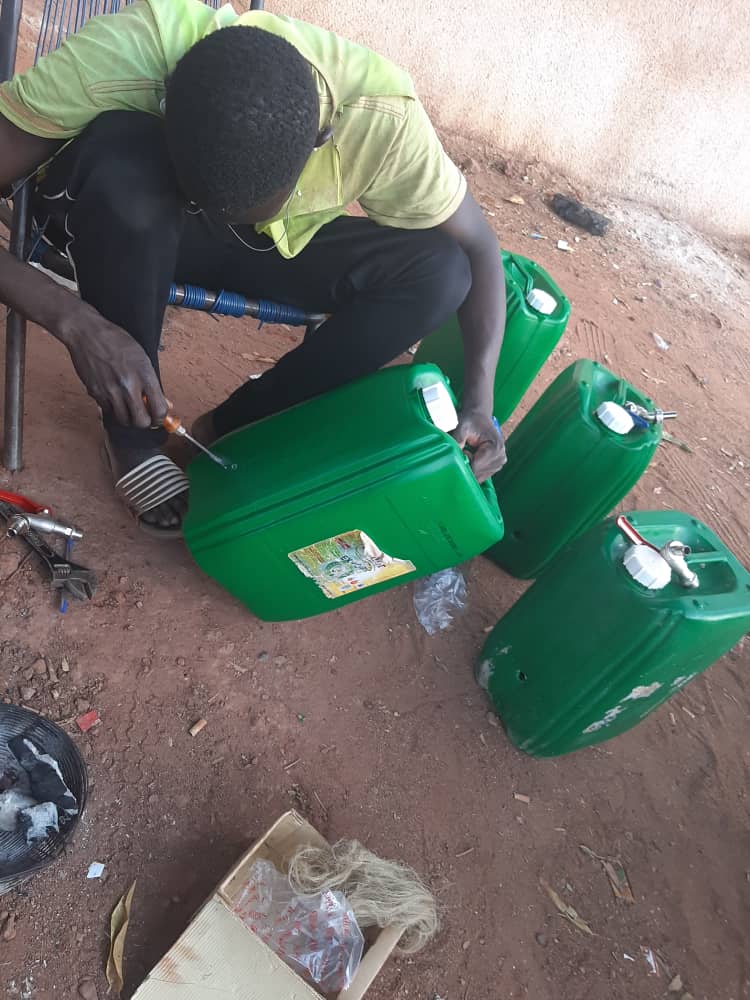 YFC_Mali's tweet photo. #STREETFACTORY 
#USINEDERUE
#STOPCOVID 
#SafeHands 
#YFCM https://t.co/xr4LzK6ALY