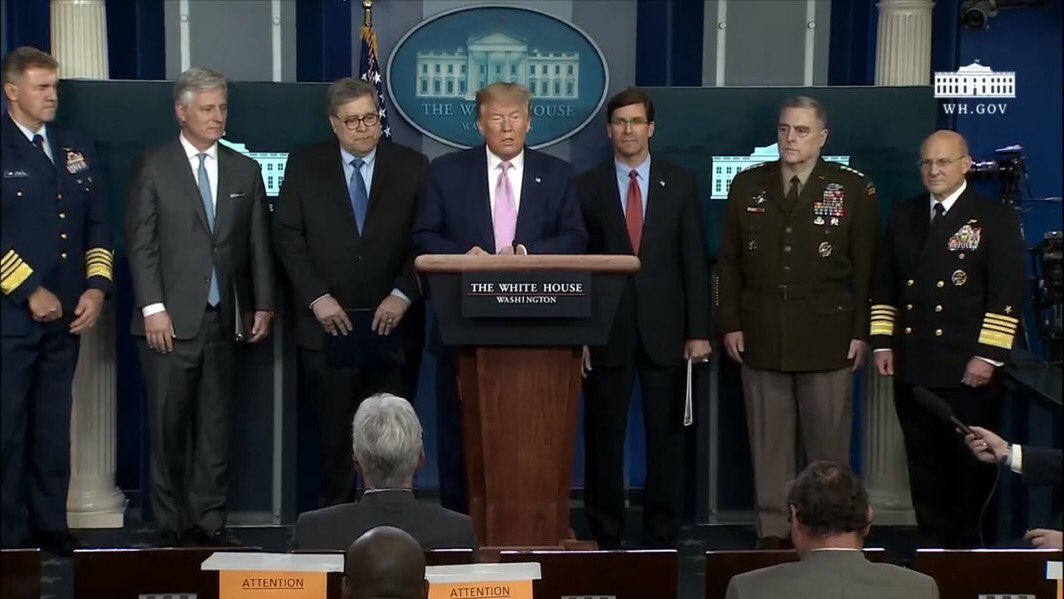 RCR750's tweet photo. #Ahora Acompañado por comandantes militares de EEUU, el presidente Donald Trump anuncia operación antinarcóticos, marítima y aérea, en el Caribe. https://t.co/kRrkfyteVs