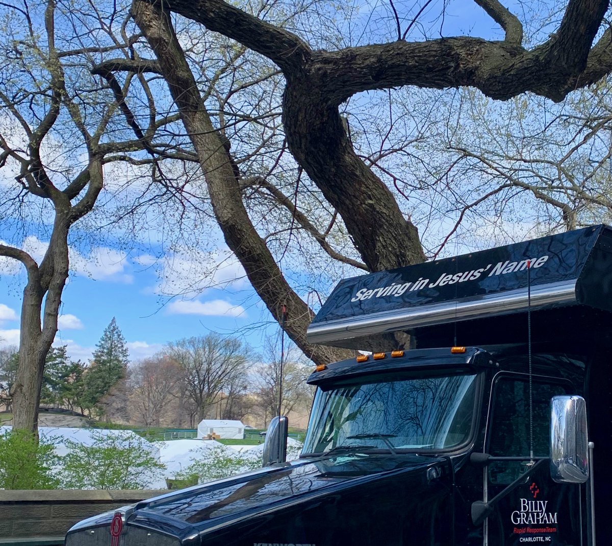 ericmetaxas's tweet photo. The idea that @Franklin_Graham &amp; @SamaritansPurse have set up a field hospital in Central Park near my home is such a beautiful expression of the love of God that I had to see for myself. Honestly, it made my day. https://t.co/gwWaWK4ECL