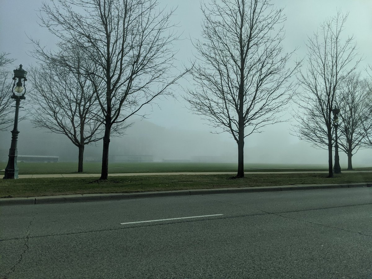 seanmaccready's tweet photo. @JohnnyGoldenArt Had to drive down to near the MSI, couldn't see the museum from the road but doesn't appear to be any smell of smoke. Just weird clouds? https://t.co/Cy3tSq9UUI