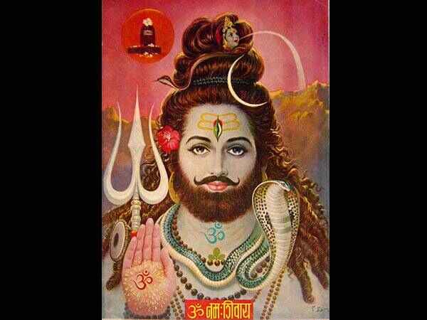 So, Piplaad cursed Shani and caused the planet to fall from its celestial abode. Later, he forgave Shani on a condition that the planet would never trouble anyone before 16 years of age. Hence, worshipping the Piplaad form of Lord Shiva helps to get rid of Shani Dosha