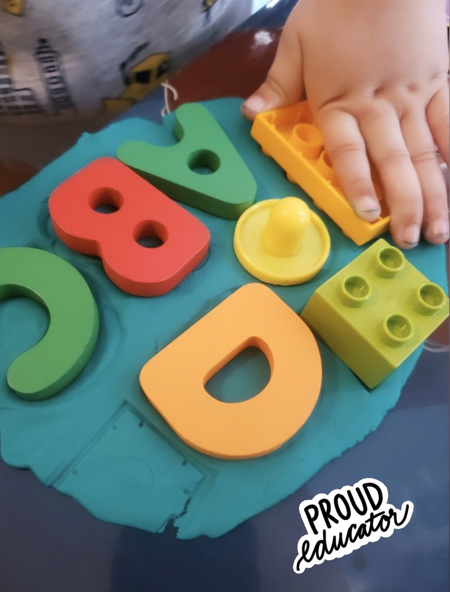 MsDiazMichelle's tweet image. We hope you had a GREAT day like we did☀️ #remotelearning 

#MorningMeeting #SortingShapes #MatchingObjects #ABC #stamping