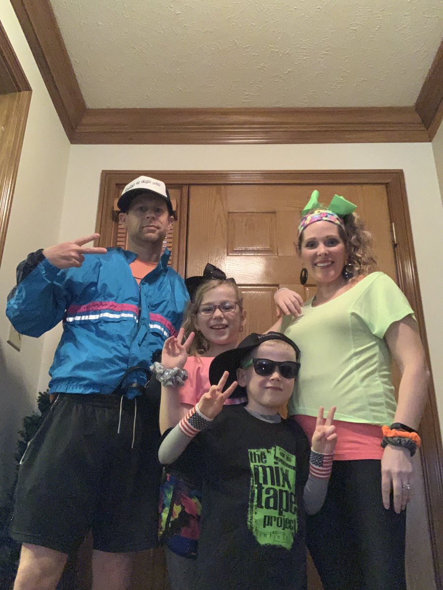 BrettWidner's tweet photo. 80’s night in da houuuuuse https://t.co/eUe7StoWQM