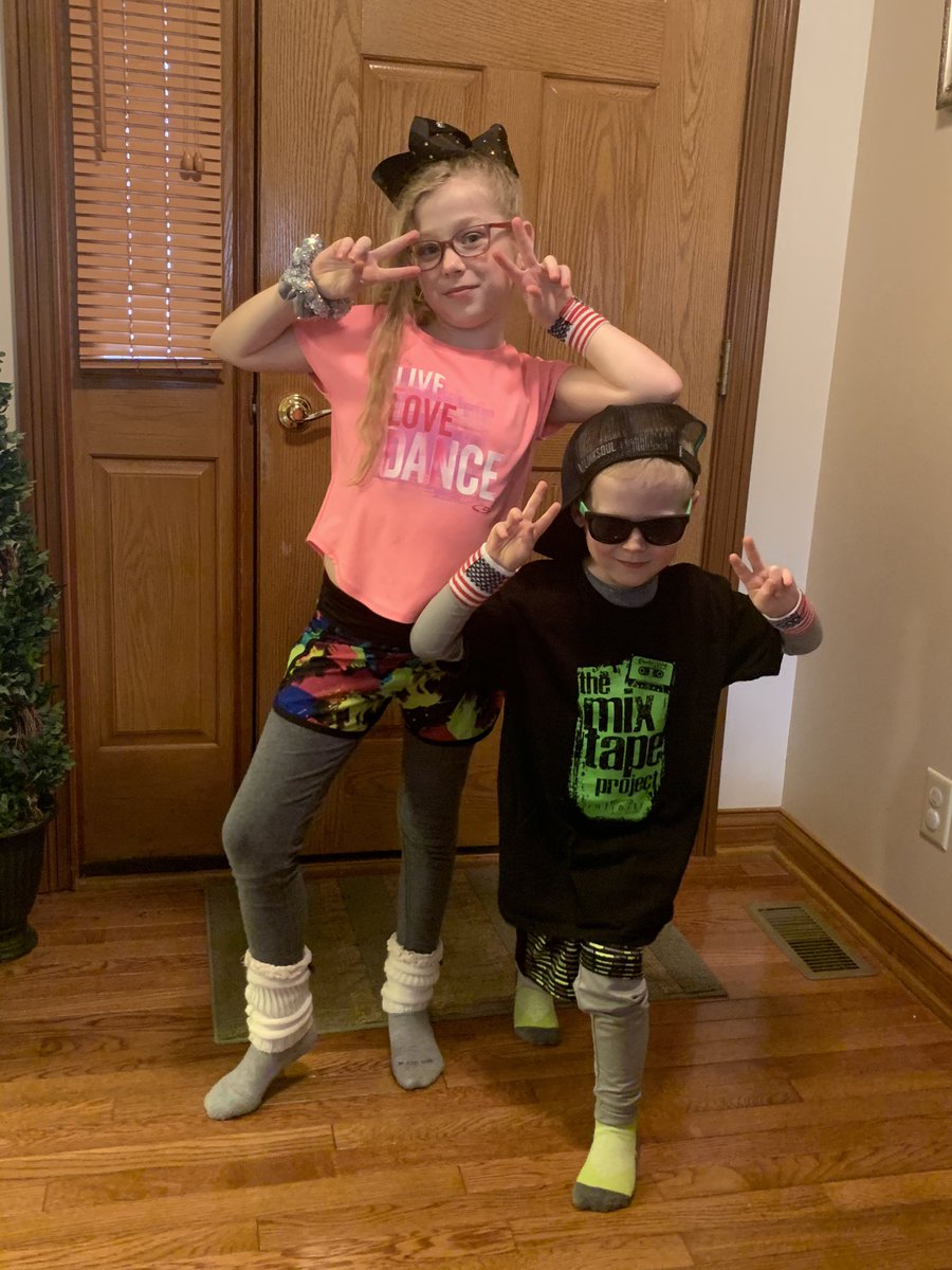 BrettWidner's tweet photo. 80’s night in da houuuuuse https://t.co/eUe7StoWQM