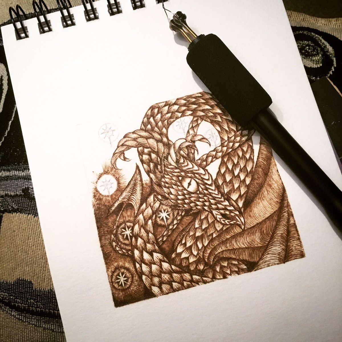 ukSarahDesigns's tweet photo. Thought I’d try something new. #paperpyrography 😊
#razertip #pyrography https://t.co/dsm6GAnTMq