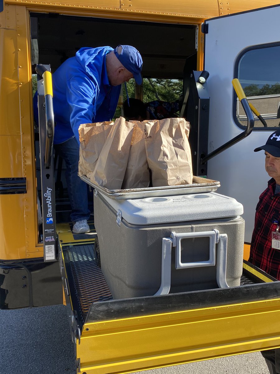 AHISD's tweet photo. Still providing Drive Thru Pick Up and Delivery of Mule Meals! #LookForTheHelpers https://t.co/QUf244aUqc