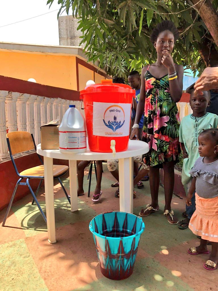 ChildrenNeedHel's tweet photo. Nous étions présents dans 5 orphelinats de la capitale pour la distribution des kits contre la pandémie à Covid19.
Minds leaps de Nongo
Régina maris de Kipé
Aide aux enfants déshérités de Koloma 1
Orphelinat Casog de Foulamadina
Fitima de Taouyah
#CNH
#ChildrenNeedHelp https://t.co/VYDHm0My6s