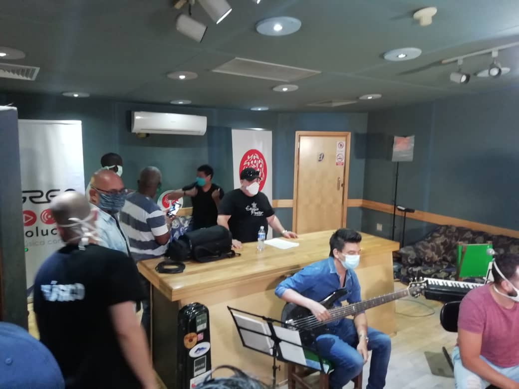 Nuestros artistas se unen en la batalla contra la #Covid19 con mensajes de amor y esperanza, ofreciendo conciertos  online al pueblo cubano; muestra de sus valores humanos, compromiso y arraigo con su país. #CubaEsCultura #EstamosContigo <a href="/CubaCultura/">Cuba Culture</a> <a href="/DiazCanelB/">Miguel Díaz-Canel Bermúdez</a>