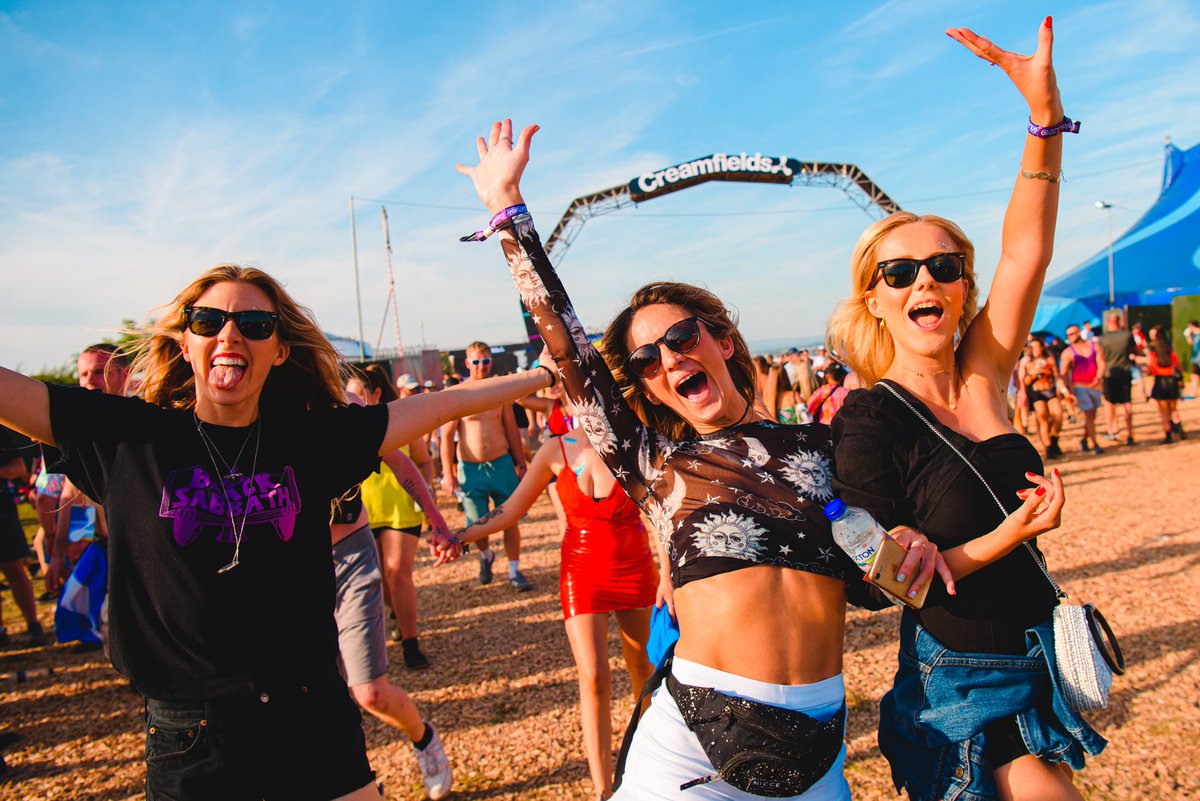 SpacelabMusic's tweet photo. Creamfields has Calvin Harris, Martin Garrix, Chemical Brothers, deadmau5, Swedish House Mafia &amp; Adam Beyer | Cirez D! Aug - 27 - 30 in Daresbury, England!

MORE: https://t.co/rn5dFBIlaL

#creamfields #creamfields2020 #festival #musicfestival #electronicmusicfestival https://t.co/LJyHffMtnn