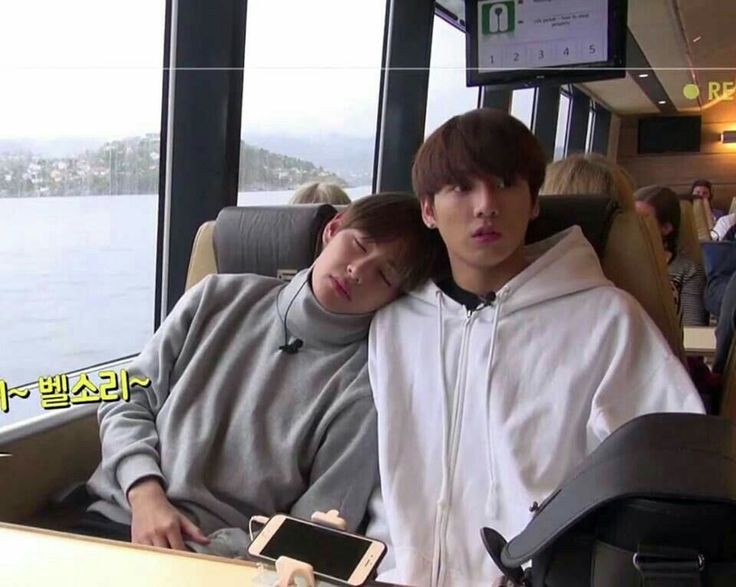 taehyung loves to sleep on jungkook's shoulder
