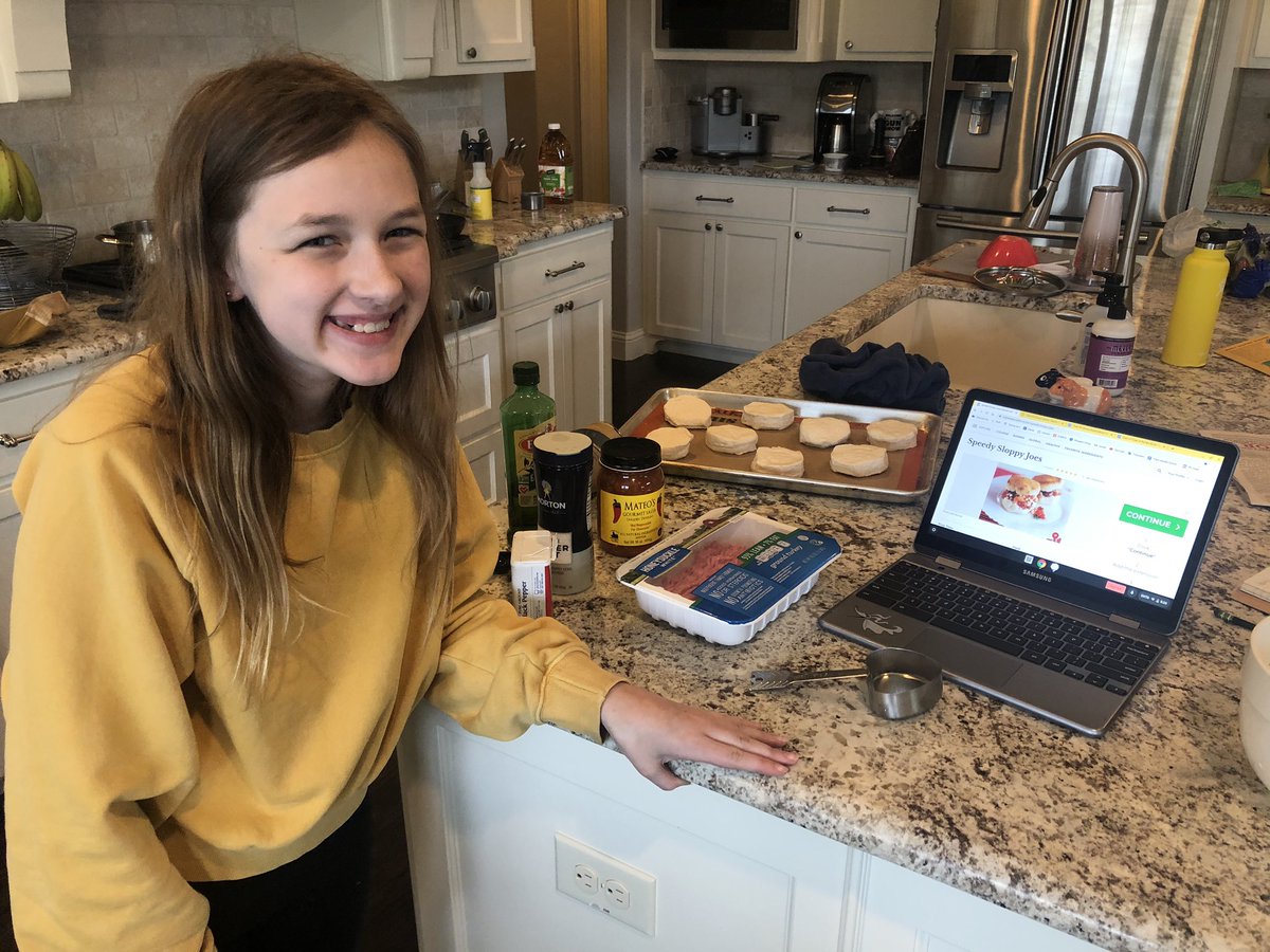 Maria Karins tweet media