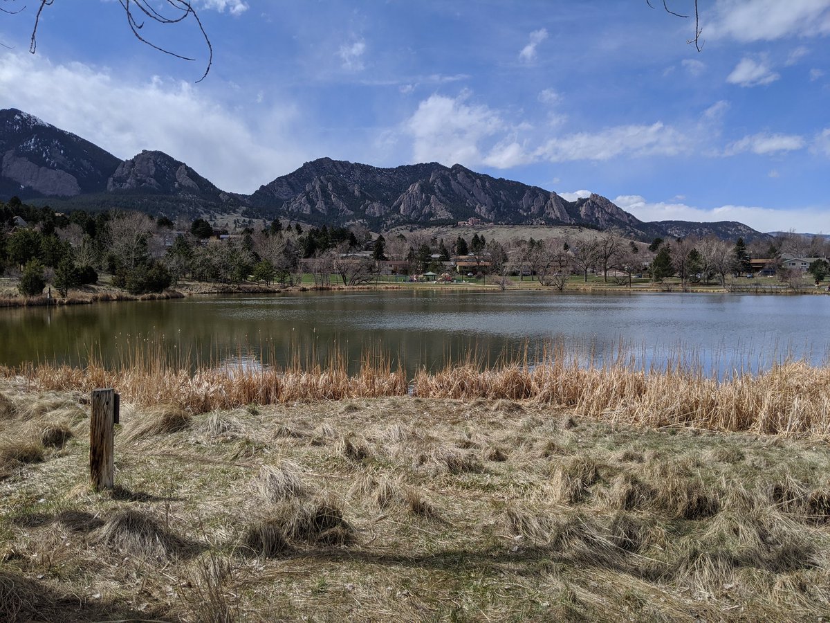 BoulderRamblers's tweet photo. Happy #NationalWalkingDay, Ramblers! It's a gorgeous day to get outdoors right where you live. What can you discover as you explore your own neighborhood today? Signs of spring, places to rest, inspiring views? #Lifeat3MPH #DoingMyPartCO https://t.co/qTKZn1DWIR