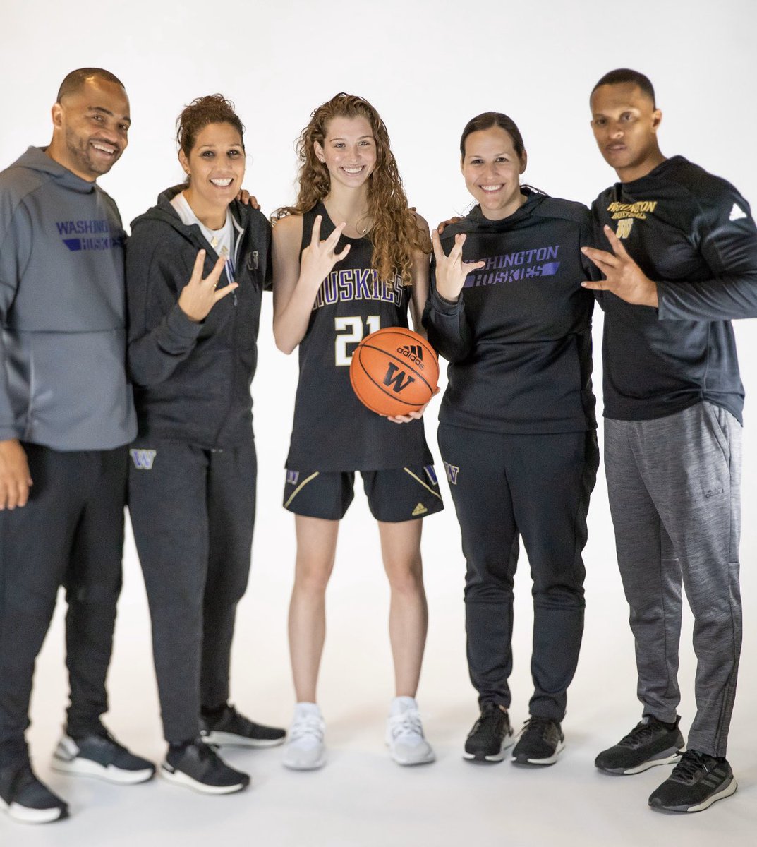 jmfinney0's tweet photo. 110% Committed to be a Husky!! 💜💛 https://t.co/da9VoUhoNk
