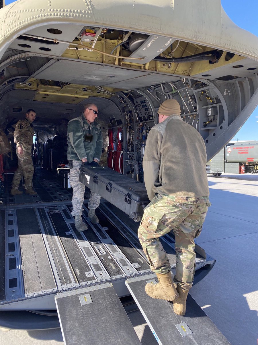 140Wg's tweet photo. CO Air and Army Guardsmen teamed up this week. On a mission to pick up a new Black Hawk in Missouri, the Chinook dropped of F-16 test equipment for calibration at Forbes Field, Topeka, KS! @CONG1860 @140Wg #coang @AirNatlGuard @USNationalGuard https://t.co/JBRPHj5uZ4