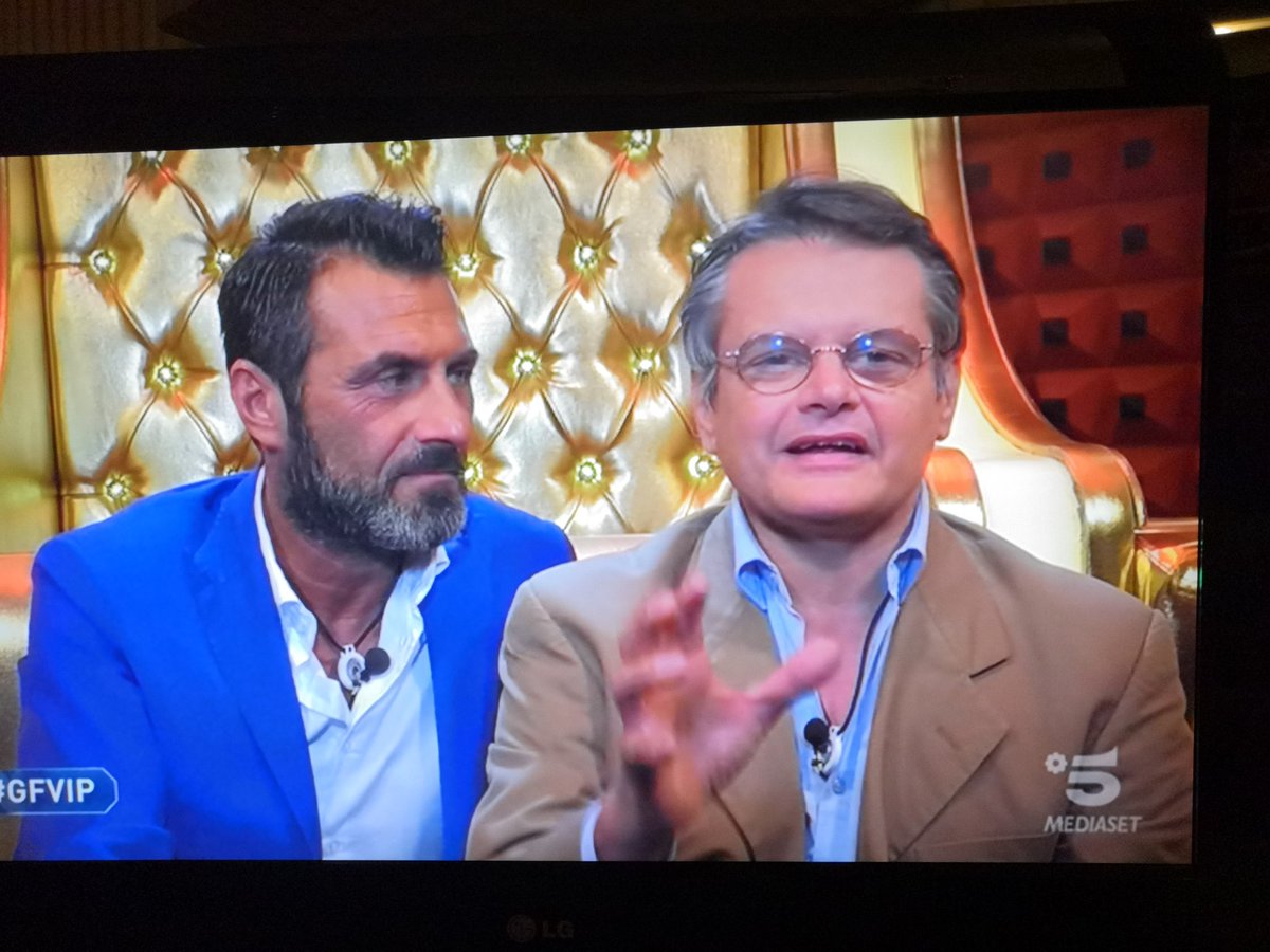 Fidia_Official's tweet photo. Sossio: ma la pagina 5 era da fare? Io ho fatto solo dalla 7 alla 12.
#gfvip #GrandeFratelloVip https://t.co/BHg49wJVH9