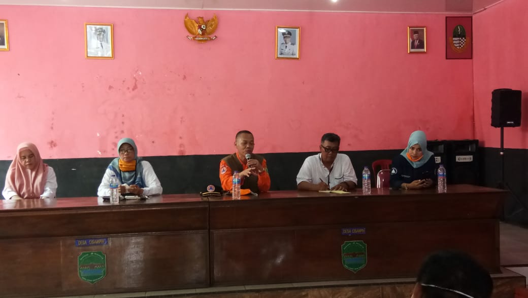 ManikNyi's tweet photo. Bersama KALAK BPBD SUBANG sosilasisasi cegah covid-19 di desa cisampih kecamatan dawuan @haji_ruhimat @ridwankamil @kabarsubangcom @beritapasundan @TINTAHIJAUcom @Kota_subang @Subang_Jawara @wargisubang https://t.co/En1inBYjkz