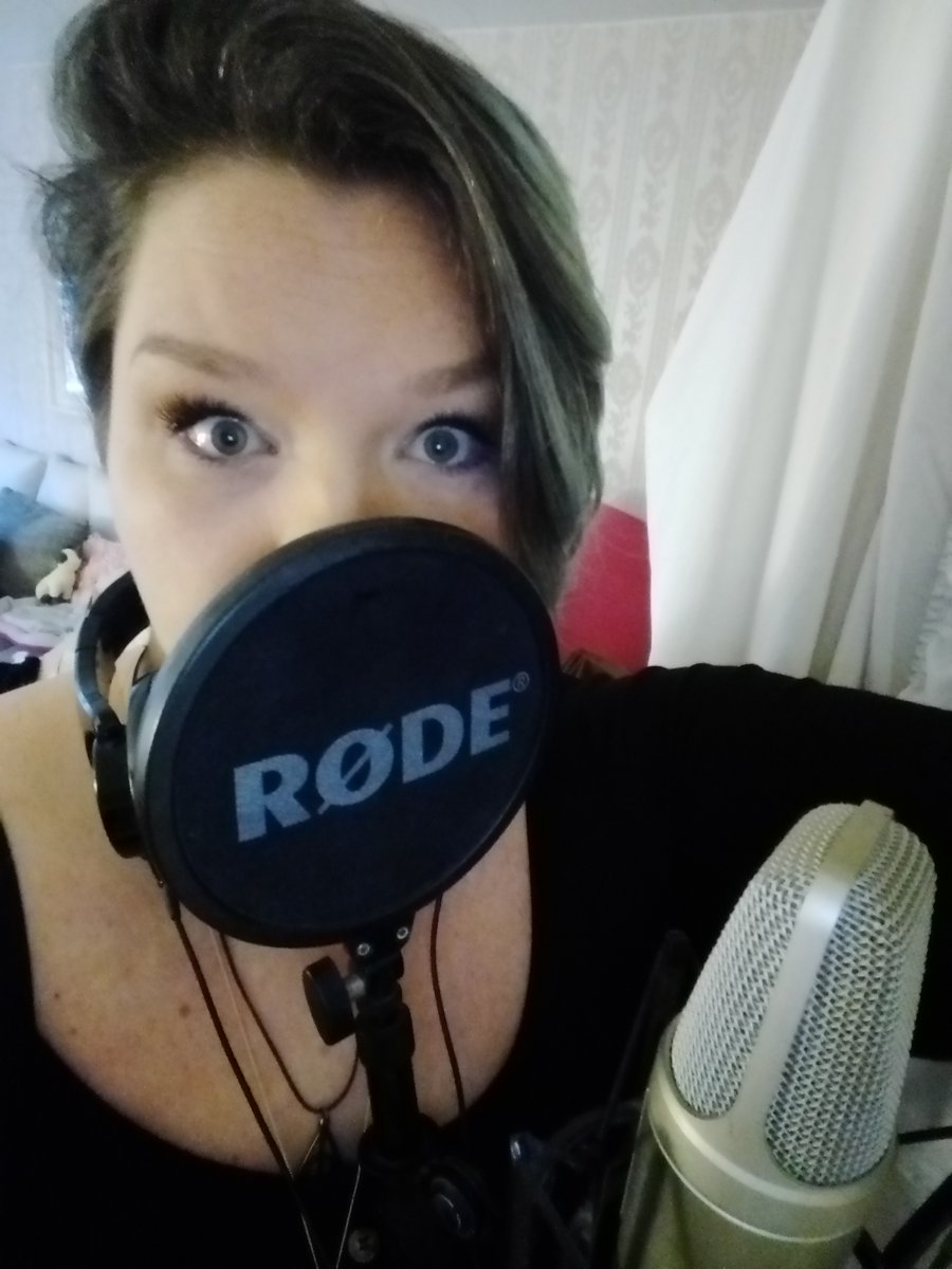 In Zeiten von #Corona kann man nur versuchen, kreativ zu bleiben. Sich ein Ventil suchen. Solange ich nicht in der Notfallbetreuung meines Kindergartens aktiv bin kümmere ich mich ums Schreiben, Zeichnen - Und wer weiß, vielleicht hecken <a href="/ChillymanDE/">𝘾𝙃𝙄𝙇𝙇𝙔𝙈𝘼𝙉</a> und ich ja wieder etwas aus.