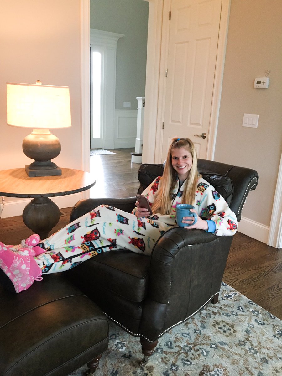MsTaranto's tweet photo. Pjs all day! @FHSPeerLeaders  #fhsvsw @FHS_2022 https://t.co/ZjjAVf4NPO