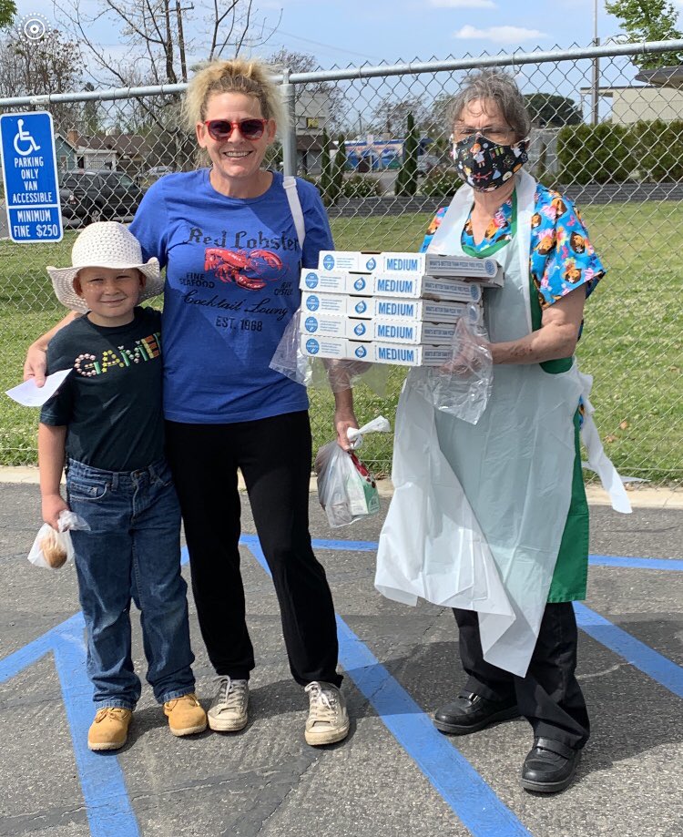 Here’s a ‘good vibes’ pic from today 😊 One of our amazing parents stopped to “grab-go &amp; deliver” a pizza lunch for our café team. In these trying times, our community still manages to be selfless and appreciative of Wayside’s efforts 😌. #teambcsd #teamwayside