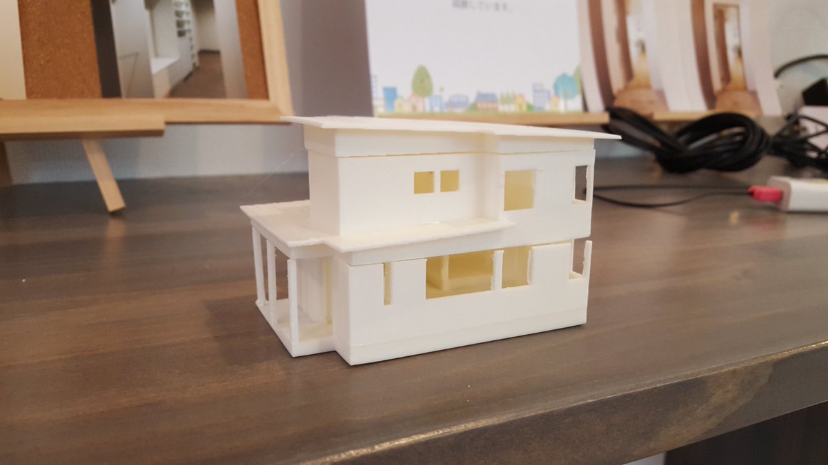 宮元工務店 1日がかりで 3dプリンターでの模型印刷終了 着工する現場の打ち合わせ用模型です 本日もアイリスガーデン吉野モデルハウス 17 00まで見学できます 宮元工務店 アイリスガーデン吉野 モデルハウス 3dプリンター T