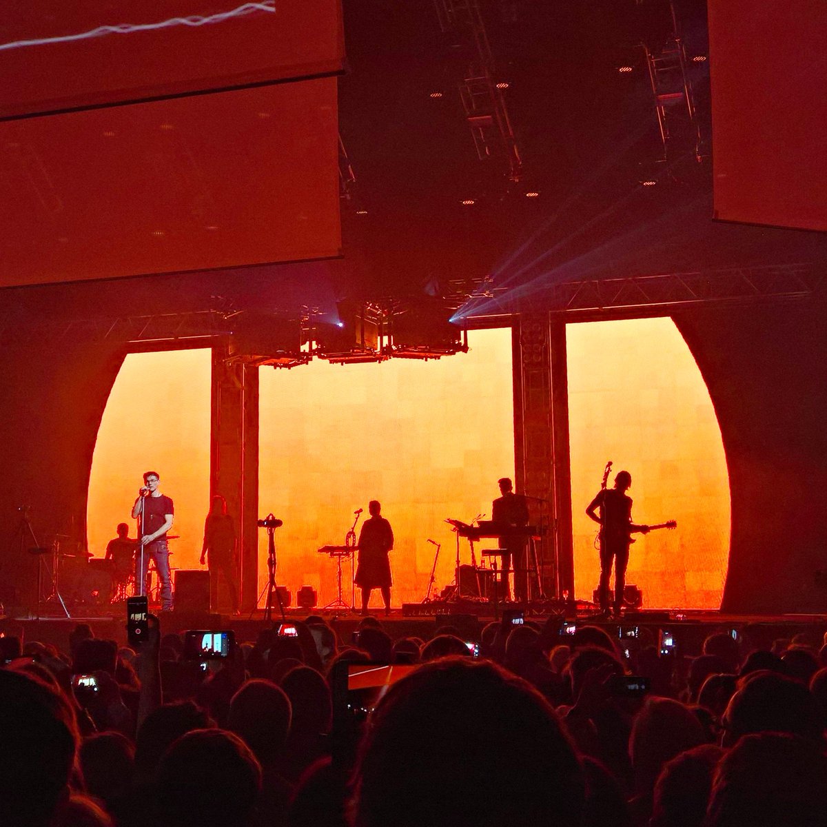 bendik_s's tweet photo. The Sun Always Shines on TV. #ThrowbackThursday #WeLiveByMusic #WPphoto @aha_com on stage at @oslospektrum May 2016 https://t.co/TSLDUCg3SP