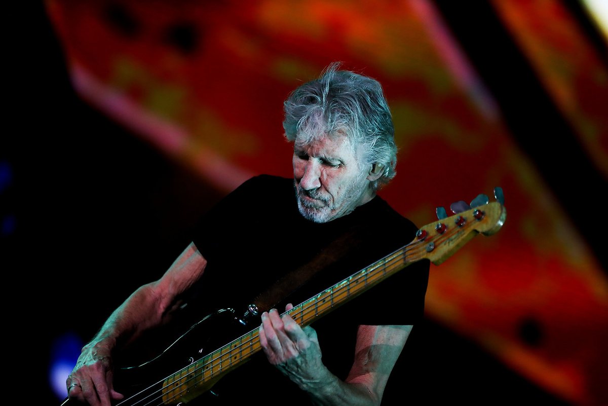 eldesconcierto's tweet photo. VIDEO| “Puedo olerte Piñera, todas las ratas huelen igual”: el fuerte mensaje de Roger Waters en su canción ➡ https://t.co/p5hJEs5Mv2 https://t.co/dqr0LKW1Kb