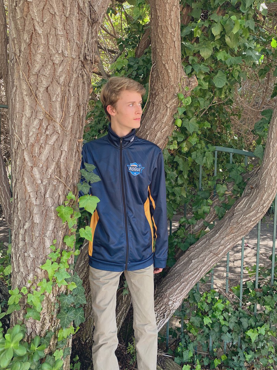 CrazyCaseyy's tweet image. Something came in the mail today... Deez 🔥 @JuniorRogueGG merch