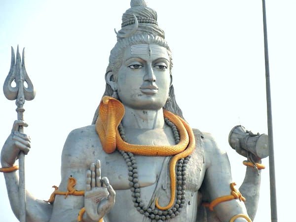 ● Avadhut Avatar This incarnation was taken by Lord Shiva to crush the arrogance of Lord Indra.Thank you Source : boldsky PC: Google  @desi_thug1  @hathyogi1  @CosmosSanatan