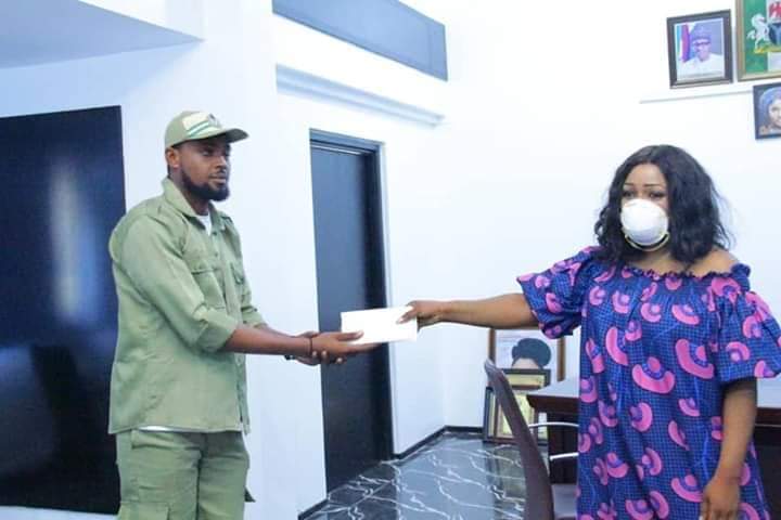  #COVIDー19: A corps member, Mr Hodo Bassey, has donated his one month Allawi of N33,000 to the Cross River State government through the Commissioner for Health, Dr Betta Edu in the fight against the pandemic.This is commendable, a worthy sacrifice indeed.