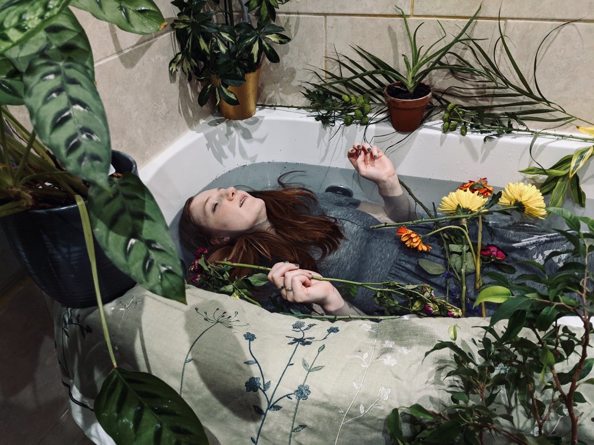 HannahGWhitt's tweet photo. @GettyMuseum 

Pretending to be Ophelia almost every bathtime when I was little finally came in handy for the painting recreation challenge... 

#IsolationChallenges #PaintingRecreation #Ophelia #PreRaphaelite https://t.co/y0TVuexgtg