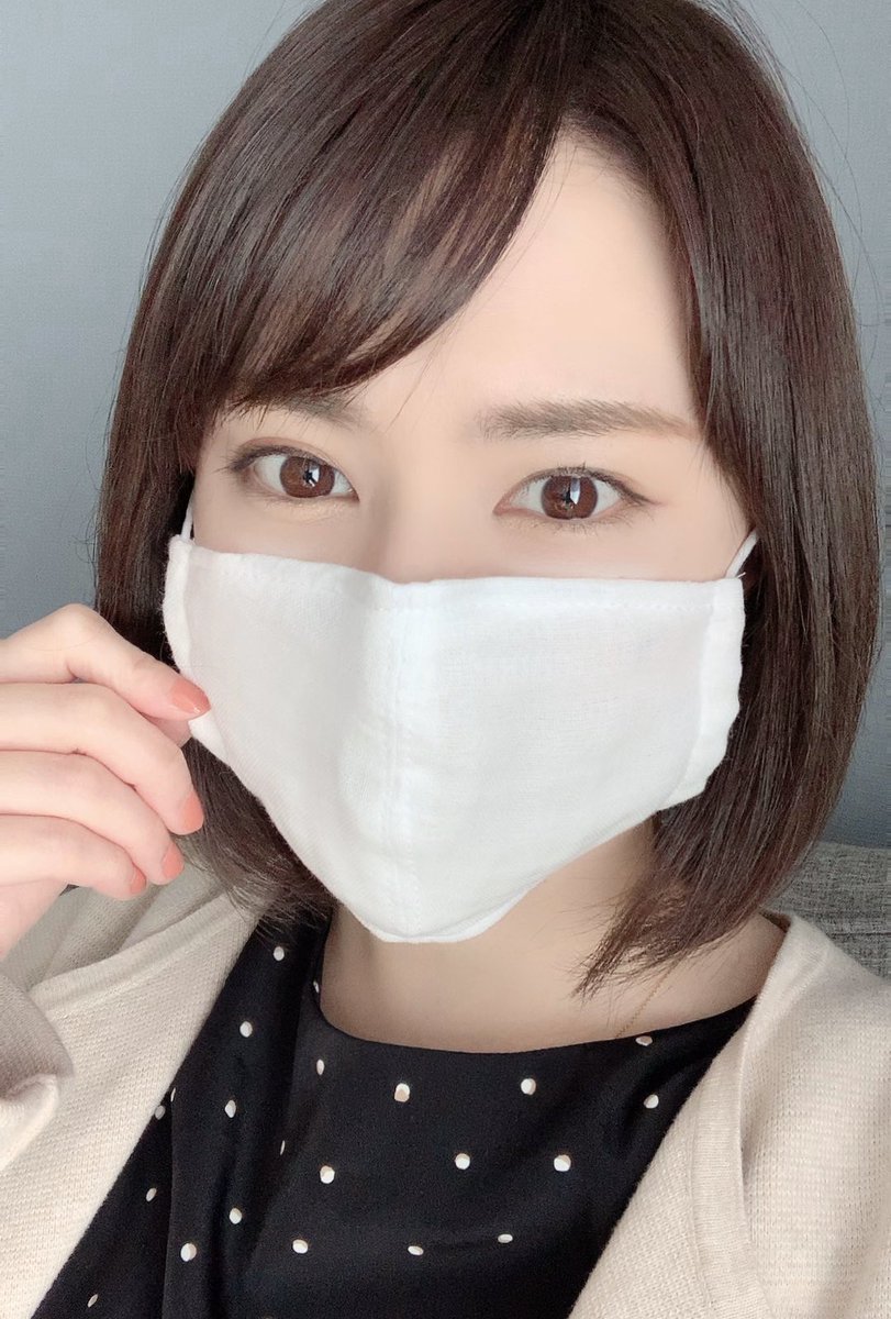 白井ゆかり ウェザーニュースlive 今日から手作りマスクも使い始めてます 素材は ガーゼが6重になっているベビーバスタオルで洗って使える お鼻のところにワイヤーもはいってしっかりガード マスク 手作りマスク 作ってくれた母に感謝