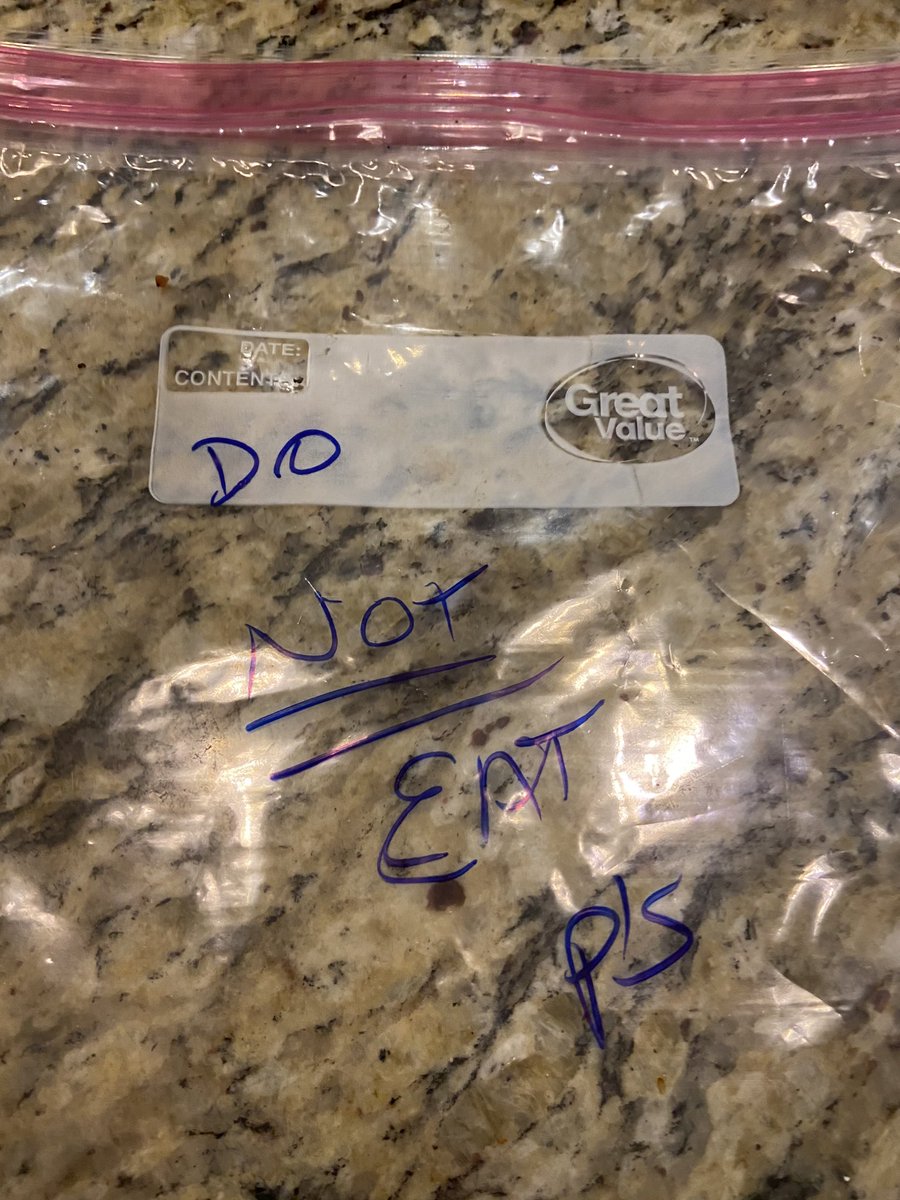 DrMac2016's tweet photo. Ummm, not sure that worked too well on the homemade chocolate chip cookie bag...just saying.
#nothappening
#theplanisnotworking https://t.co/KOTZfCSTfM