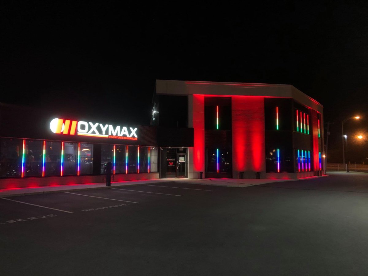 Chapeau à nos clients Oxymax fournitures industrielles qui ont décidé de manifester leur solidarité à la communauté en animant leur siège social aux couleurs de l'arc-en-ciel. 
N'ayez crainte, nous avons réalisé cette installation permanente l'an dernier. 

#cavabienaller