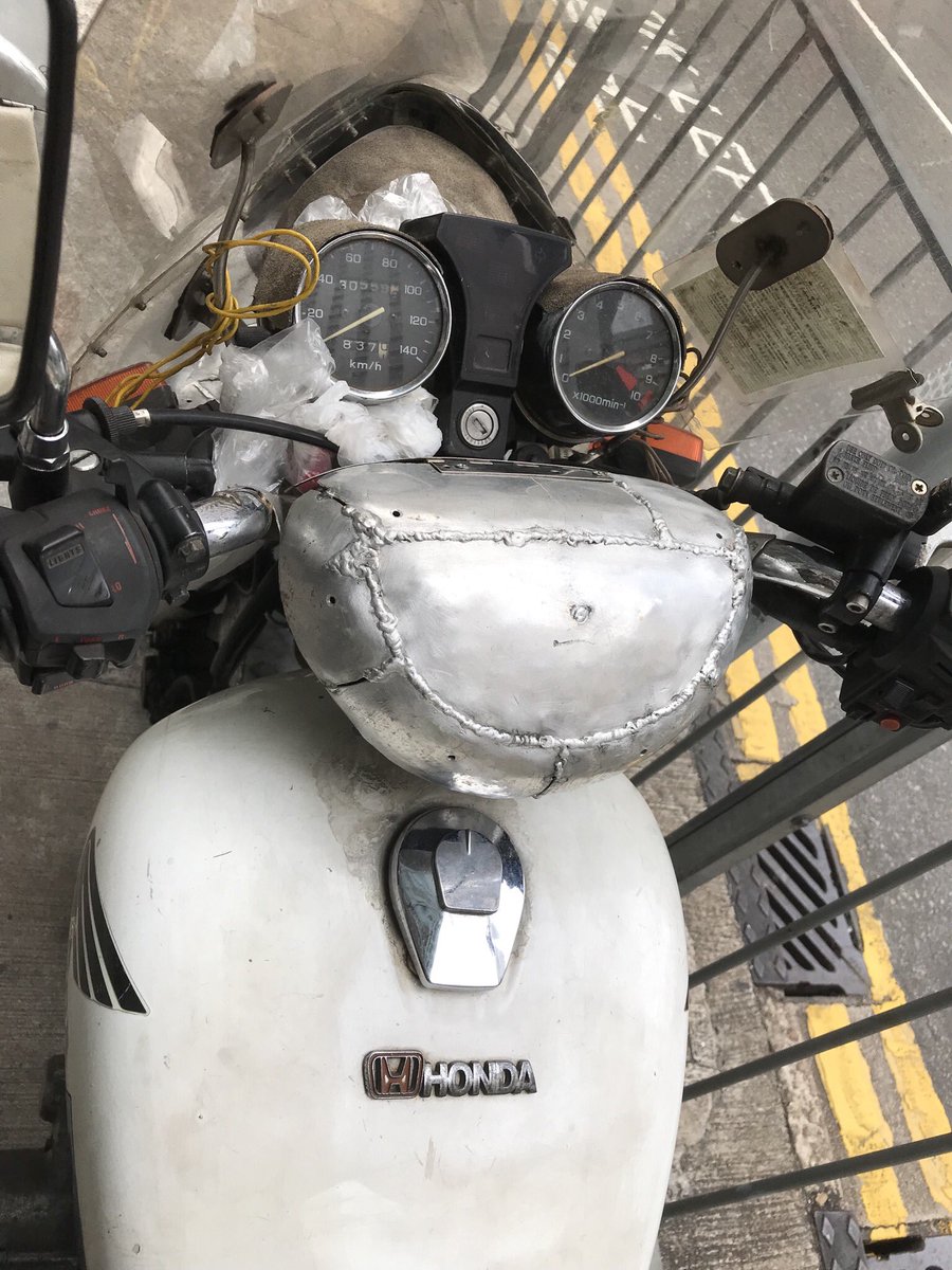 vr2xie's tweet photo. This owner must be a welding enthusiast !  Lots of welding to make this DIY 👏🏻👏🏻 #honda #motorcycle #motorbike #hondamotorcycles #motorcyclemod #welding #weldingdiy https://t.co/D2VEx0Zcw0
