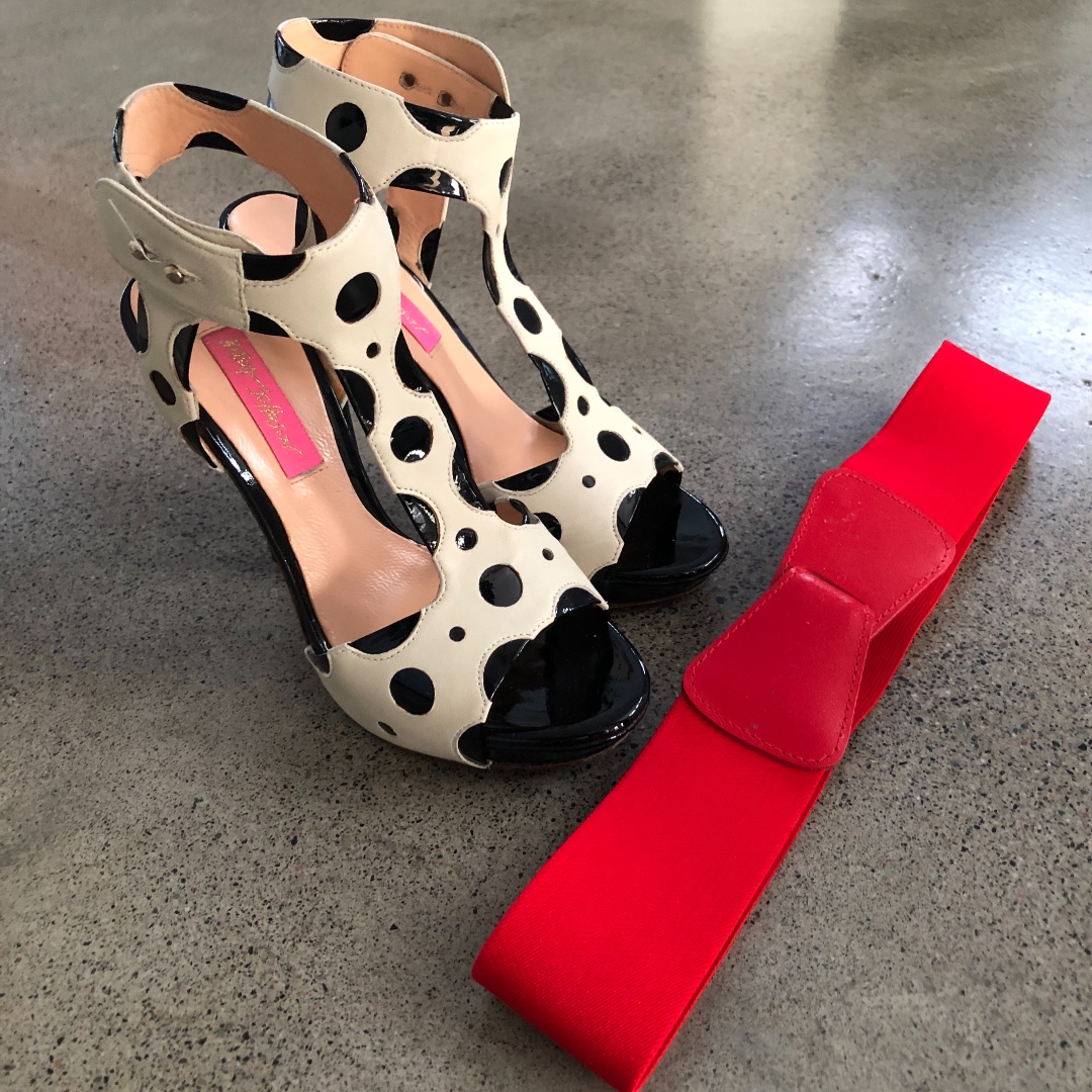 LilithThorn's tweet photo. Well this was a fun find.
.
.
.
.
.
#shoes #polkdots #heels #love #fashion https://t.co/TrehVrUZc7