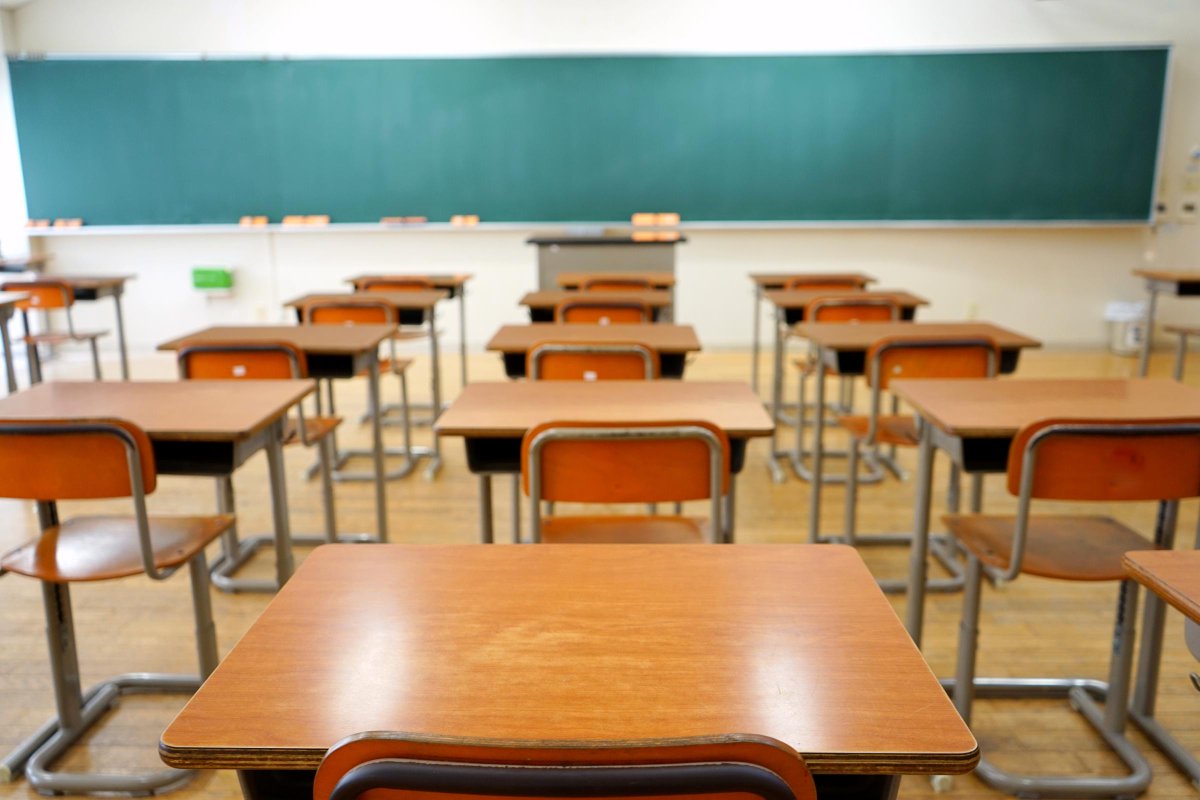 dcsdk12's tweet photo. April 1st Update:
The Douglas County School District will follow the Governor’s executive order and remain closed through Thursday, April 30, and we will continue with remote learning during that time.

https://t.co/CCfGzYYbCY https://t.co/D5Z20D9CaU