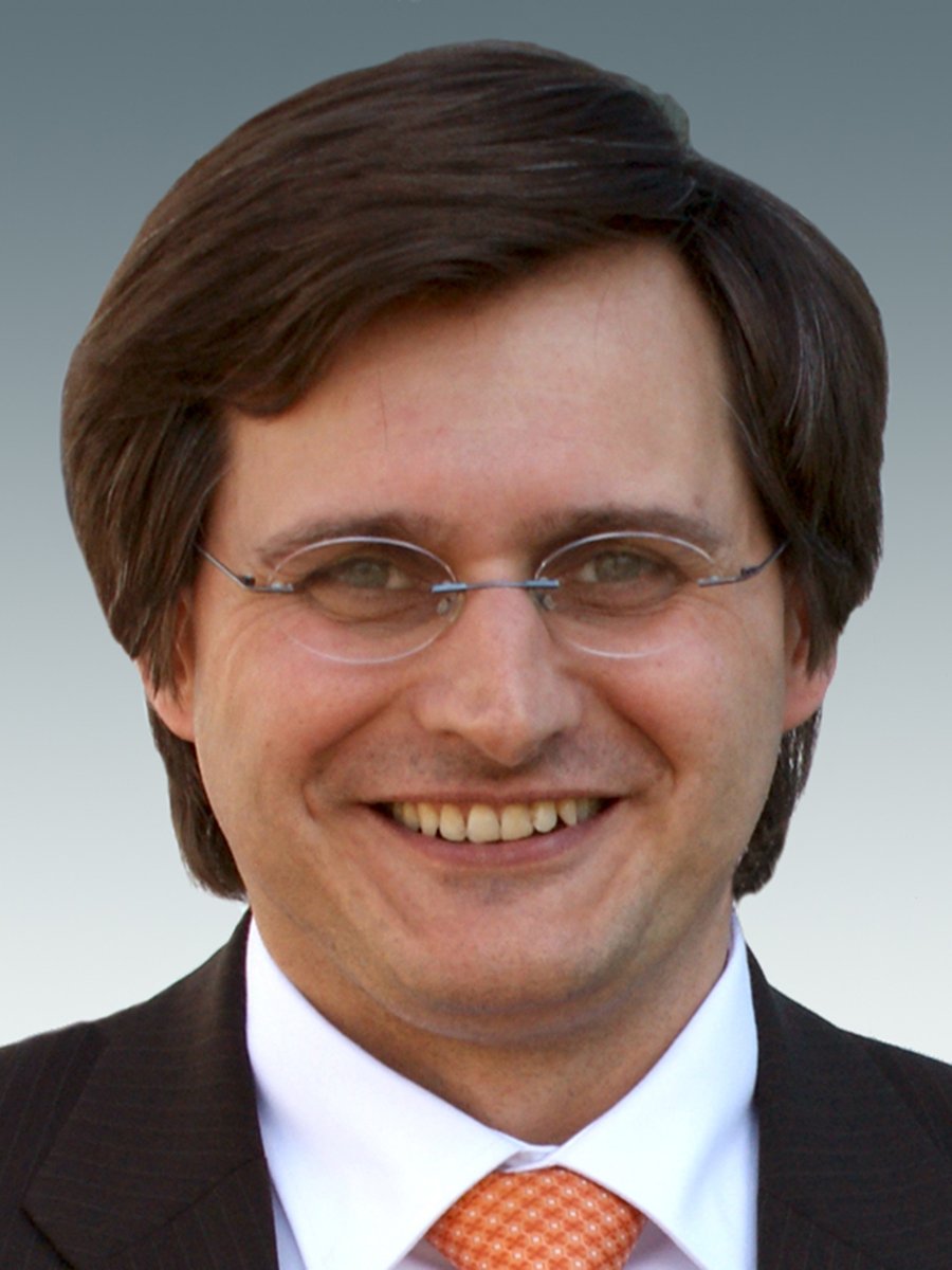 davmoreno's tweet photo. Paul Lindner of @EVGroup talks maskless #lithography for #MEMS and #advancedpackaging in the latest issue of #ChipScaleReview https://t.co/474yxE5Dsm #MLE #FOWLP https://t.co/EwXIhqIjde