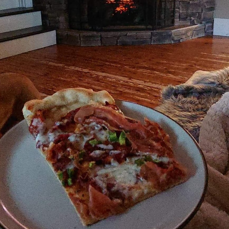 CasaJos's tweet photo. Isolation #pizza https://t.co/4ElQuQgWue