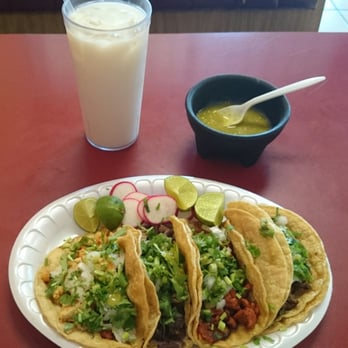 Lesly_coma's tweet photo. @joejonas Te cambio el pandero por unos tacos y un agua de horchata. 😉🇲🇽 https://t.co/sh6AVdpq49