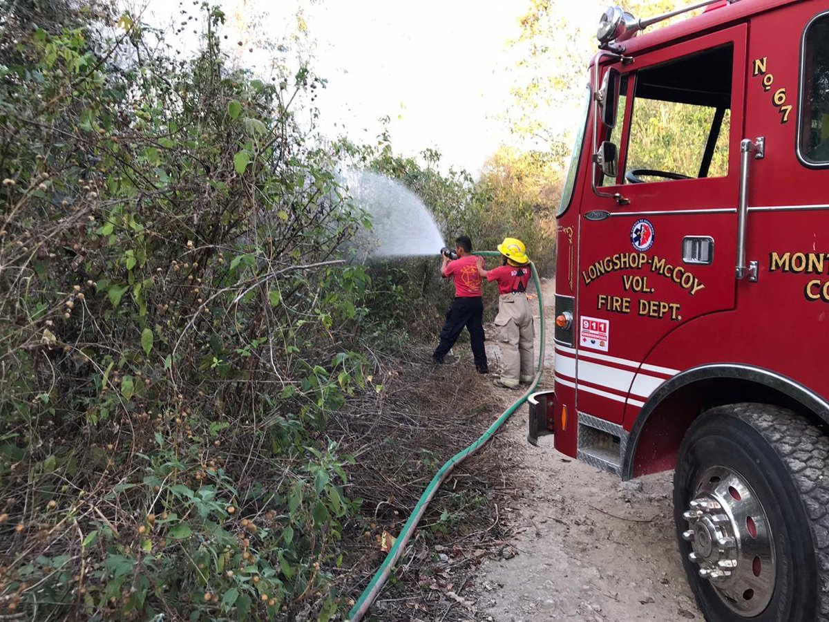 LauFdzOficial's tweet photo. En estos días se han sofocado de manera oportuna 11 conatos de incendio en el municipio, evitando daños mayores. Estamos en un momento complicado por la emergencia sanitaria a causa del Covid-19, que requiere nuestros esfuerzos y coordinación totales. https://t.co/ruuFugVE9M