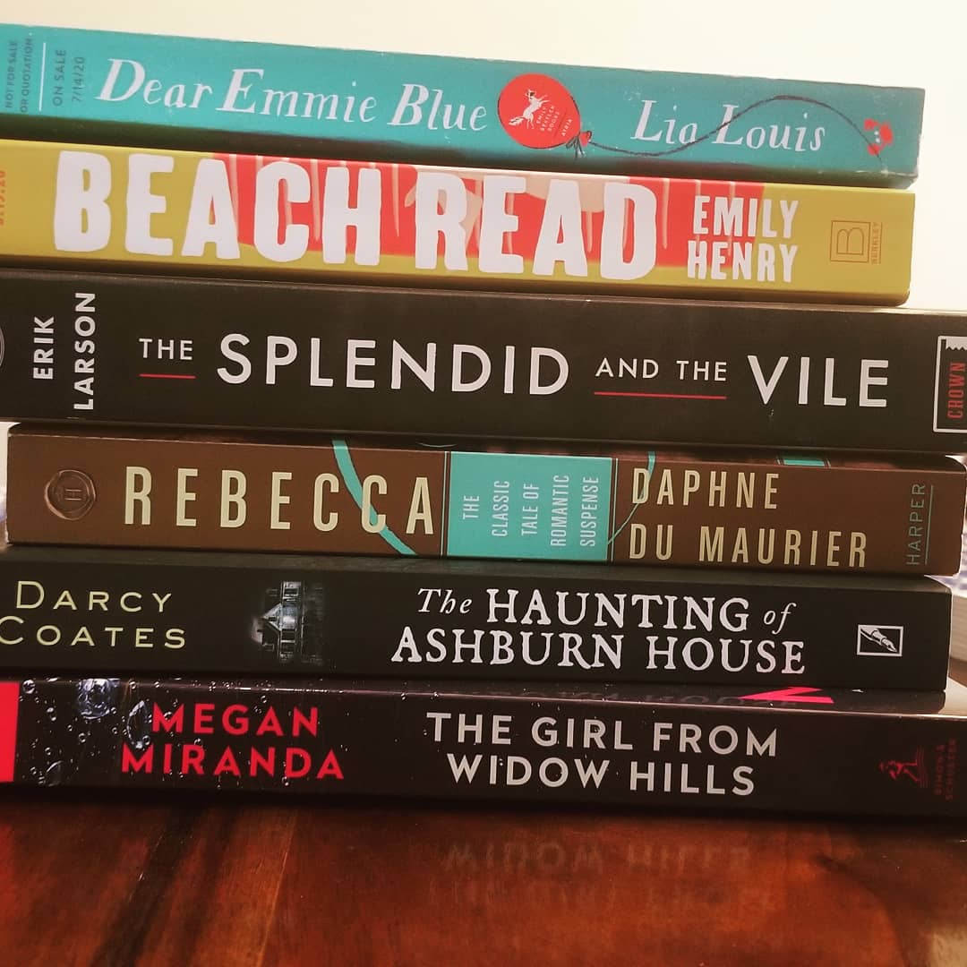 MarlesQBarkley's tweet photo. Are you in for #thelibrarylifechallenge?
Day 1: Books organized in the order I'm reading them. ✔ https://t.co/M05eVJPEo0